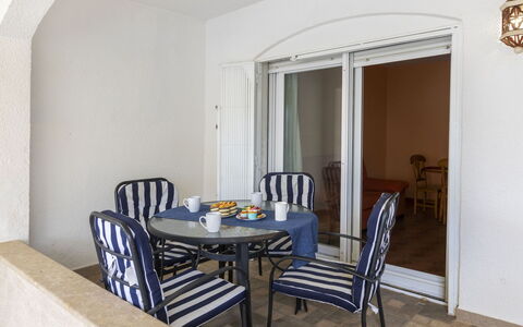 Peñismar Ii: Mobilia, Proprietà, Tavolo, Costruzione, Sedia, Legna, Shade, Interior Design, Pavimentazione, Sala