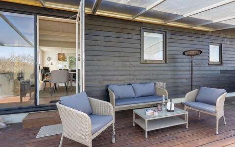 Thorlaf - 200M from the Sea: Tetto, Casa, Lotto, Casa, Villetta, Estate, Edifici Giardino, Shade, Log Cabin, Landscaping