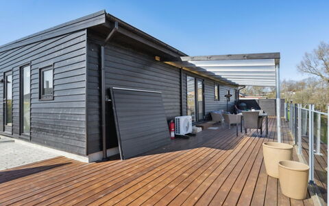 Thorlaf - 200M from the Sea: Tetto, Casa, Lotto, Casa, Villetta, Estate, Edifici Giardino, Shade, Log Cabin, Landscaping