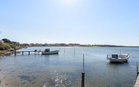 Thorlaf - 200M from the Sea: Tetto, Casa, Lotto, Casa, Villetta, Estate, Edifici Giardino, Shade, Log Cabin, Landscaping
