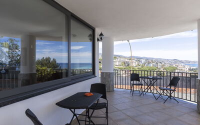 Sanremo 671: Nube, Cielo, Costruzione, Urban Design, Quartiere, Pianta, Condominio, Palazzone, Zona Residenziale, Facciata