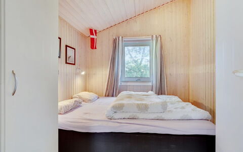 Aletha - 180M from the Sea: Legna, Camera Da Letto, Interior Design, Letto, Pavimento, Pavimentazione, Soffitto, Lenzuolo, Casa, Bedding