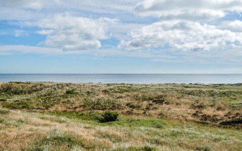 Aletha - 180M from the Sea: Cielo, Blu, Giorno, Orizzonte, Erba, Nube, Ambiente Naturale, Ecoregione, Vegetazione, Pascolo