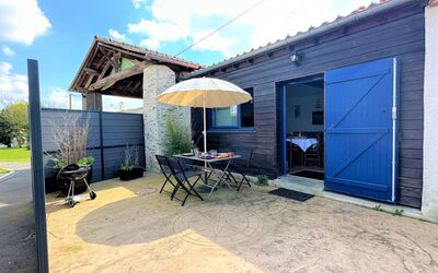 La Marette 125.1: Proprietà, Pianta, Costruzione, Cielo, Blu, Shade, Legna, Architettura, Interior Design, Sedia