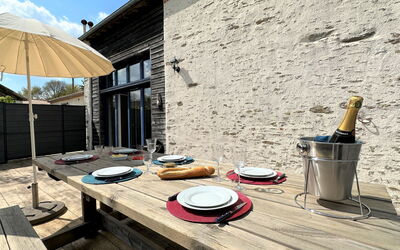 La Marette 125.2: Proprietà, Pianta, Costruzione, Cielo, Blu, Shade, Legna, Architettura, Interior Design, Sedia