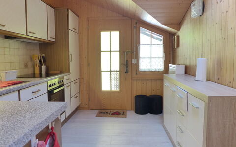 Chalet Vamika: Proprietà, Cabinetry, Mobilia, Finestra, Legna, Interior Design, Costruzione, Architettura, Pavimento