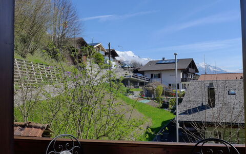 Chalet Vamika: Cielo, Pianta, Proprietà, Nube, Comunita 'Impianto, Costruzione, Finestra, Erba, Architettura, Casa