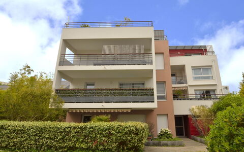 Charme de Villès Martin: Mobilia, Proprietà, Cabinetry, Comfort, Costruzione, Azzurro, Legna, Illuminazione, Lampada, Interior Design