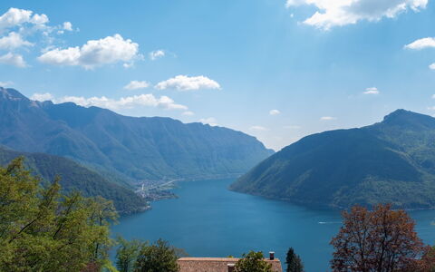 Carina Lakeview: Nube, Acqua, Montagna, Cielo, Risorse Idriche, Pianta, Paesaggio Naturale, Albero, Highland, Lago