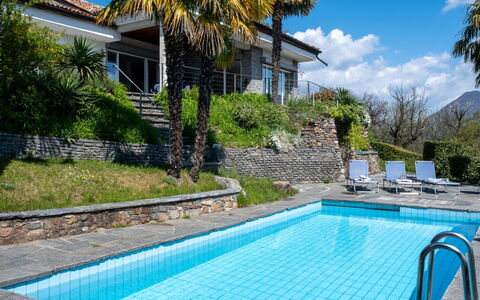 Carina Lakeview: Acqua, Pianta, Proprietà, Nube, Costruzione, Blu, Cielo, Azzurro, Piscina, Albero