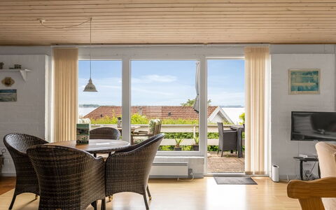 Tekla - 70M to the Fjord: Mobilia, Legna, Pavimentazione, Pavimento, Interior Design, Soffitto, Sedia, Tavolo, Casa, Pavimento In Legno