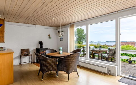 Tekla - 70M to the Fjord: Mobilia, Pavimentazione, Pavimento, Legna, Interior Design, Pavimento In Legno, Soffitto, Sedia, Tavolo, Latifoglie
