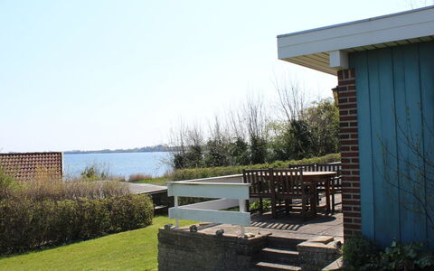 Tekla - 70M to the Fjord: Tetto, Casa, Villetta, Raccordo, Shade, Agriturismo, Estate, Driveway, Edifici Giardino, Cortile