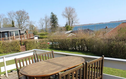 Tekla - 70M to the Fjord: Tetto, Casa, Villetta, Raccordo, Shade, Agriturismo, Estate, Driveway, Edifici Giardino, Cortile