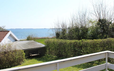 Tekla - 70M to the Fjord: Tetto, Casa, Villetta, Raccordo, Shade, Agriturismo, Estate, Driveway, Edifici Giardino, Cortile