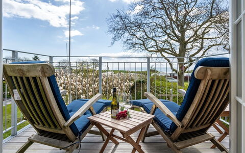Gyril - 100M from the Sea: Mobilia, Sedia, Mobili Da Esterno, Tavolo, Tavolo Esterno, Deck, Cucina & Sala Da Pranzo Tavolo, Balcone, Portico, Terrazza