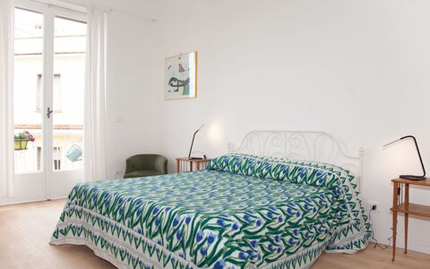 Monte Sacro: Mobilia, Finestra, Costruzione, Comfort, Cuscino, Legna, Casa, Telaio Del Letto, Pavimentazione, Pavimento