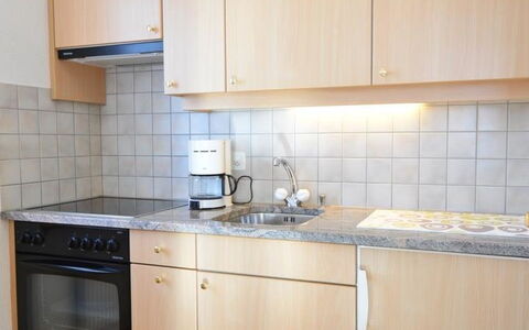 Haus Orion: Cabinetry, Controsoffitto, Lavandino Della Cucina, Costruzione, Lavello, Cucina, Elettrodomestico Da Cucina, Cucina Stufa, Legna, Rubinetto