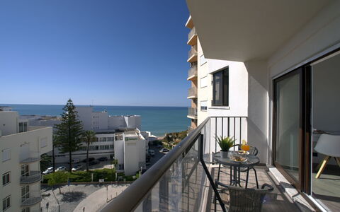Lovely Sea View: Pianta, Mobilia, Cielo, Proprietà, Tavolo, Costruzione, Nube, Finestra, Sedia, Mobili Da Esterno