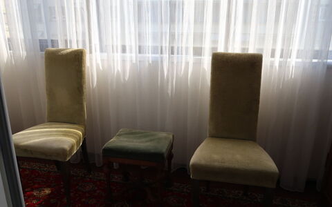 Pérolles: Legna, Interior Design, Comfort, Pavimentazione, Sedia, Pavimento, Latifoglie, Tinte E Ombre, Città, Costruzione