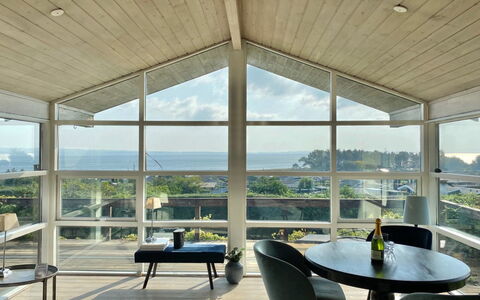 Frithger - 300M from the Sea: Interior Design, Soffitto, Pavimentazione, Pavimento, Mobilia, Sedia, Appartamento, Soggiorno, Bicchiere, Ricorrere