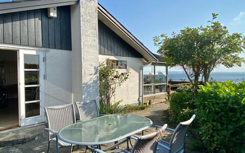 Frithger - 300M from the Sea: Casa, Porta, Mobilia, Villetta, Sedia, Portico, Shade, Mobili Da Esterno, Estate, Cortile