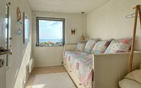 Frithger - 300M from the Sea: Mobilia, Interior Design, Legna, Pavimento, Pavimentazione, Camera, Camera Da Letto, Letto, Soffitto, Appartamento