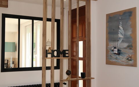 Chez Pascaline: Pianta, Tavolo, Mobilia, Proprietà, Vaso Di Fiori, Costruzione, Pianta Della Casa, Shade, Mobili Da Esterno, Architettura
