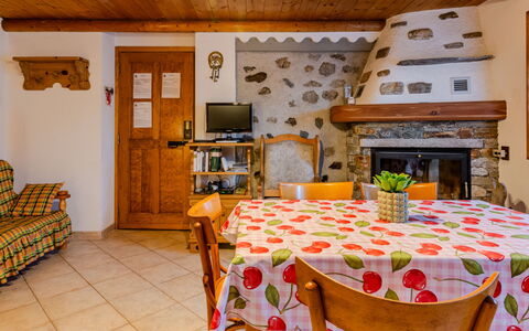 Maria: Mobilia, Interior Design, Legna, Camera, Casa, Pavimentazione, Soffitto, Sedia, Cabinetry, Color Legno