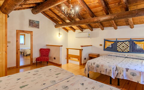 Maria: Legna, Interior Design, Casa, Soffitto, Letto, Camera, Camera Da Letto, Color Legno, Latifoglie, Bedding