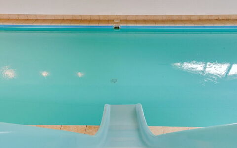 Saga: Blu, Materiale Composito, Piscina