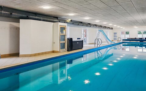 Saga: Pavimentazione, Pavimento, Soffitto, Piscina, Piastrella, Design, Centro Ricreativo, Lampada, Illuminazione Diurna