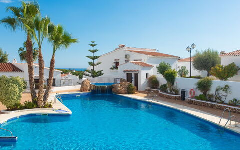Las Golondrinas: Acqua, Cielo, Pianta, Proprietà, Costruzione, Piscina, Blu, Albero, Mobili Da Esterno, Casa