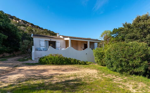 Villa Bruzzi: Tavolo, Mobilia, Sedia, Shade, Tovaglia, Immobiliare, Legna, Albero, Mobili Da Esterno, Tempo Libero