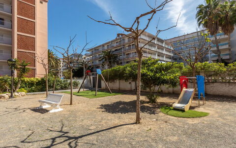 Arquus: Nube, Pianta, Costruzione, Cielo, Finestra, Lotto, Urban Design, Shade, Albero, Quartiere