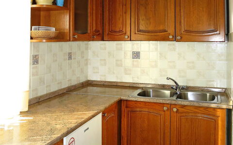 Pula Rakalj 129: Marrone, Cabinetry, Controsoffitto, Proprietà, Mobilia, Bianca, Cucina, Cassetto, Legna, Costruzione