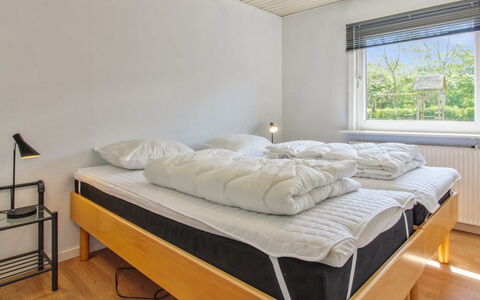 Aku - 24Km from the Sea: Letto, Camera Da Letto, Interior Design, Legna, Pavimento, Lenzuolo, Soffitto, Pavimentazione, Bedding, Mobilia
