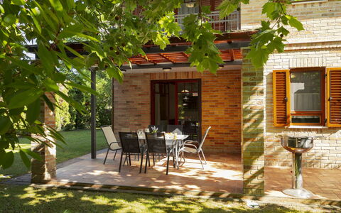 Toscana: Legna, Casa, Brick, Casa, Mobilia, Porta, Villetta, Shade, Giardino, Sedia