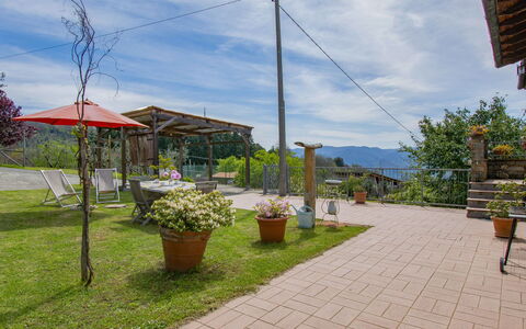 Delle Stelle: Tavolo, Pianta, Costruzione, Cielo, Nube, Legna, Portico, Shade, Interior Design, Sedia