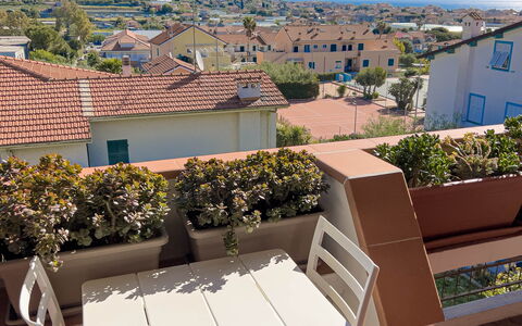Appartamento La Castellana: Cielo, Pianta, Proprietà, Costruzione, Nube, Shade, Mobili Da Esterno, Architettura, Interior Design, Tavolo