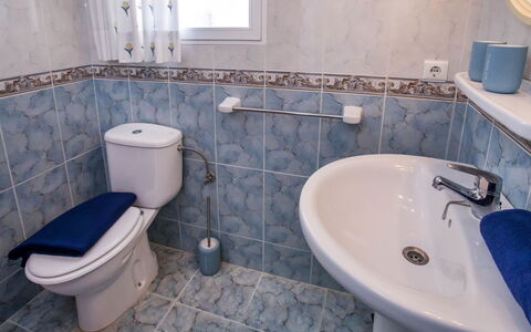 Casa Petra: Toilet Seat, Bagno, Idraulico Fixture, Gabinetto, Lavandino Del Bagno, Lavello, Pavimentazione, Pavimento, Rubinetto, Interior Design