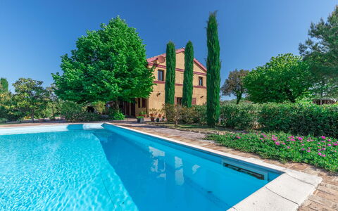 Casa Bellavista: Acqua, Pianta, Cielo, Giorno, Proprietà, Verde, Blu, Azzurro, Costruzione, Albero