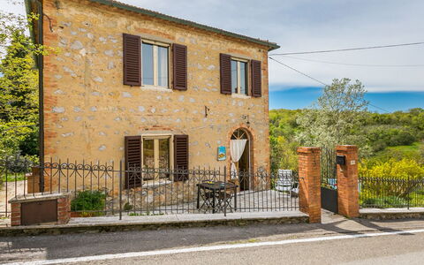 A Casa di Gabri: Acqua, Pianta, Cielo, Proprietà, Nube, Piscina, Azzurro, Albero, Mobili Da Esterno, Shade
