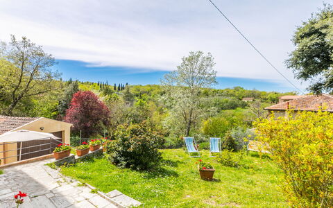 A Casa di Gabri: Acqua, Pianta, Cielo, Proprietà, Nube, Piscina, Azzurro, Albero, Mobili Da Esterno, Shade