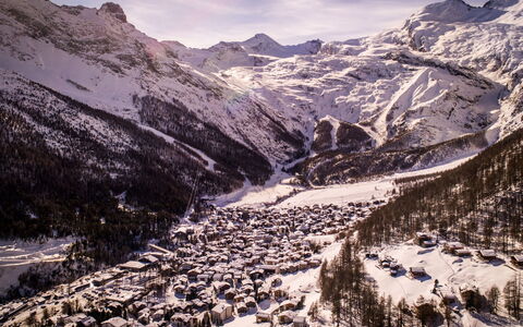 Cristal: Cielo, Nube, Montagna, Neve, Highland, Paesaggio Naturale, Pendenza, Pianta, Paesaggio, Geomorfologia Glaciale