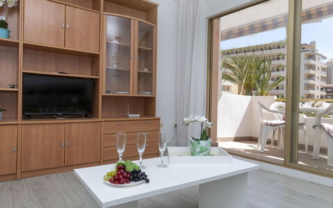 Peñismar i: Mobilia, Cabinetry, Proprietà, Controsoffitto, Cibo, Pianta, Tavola, Interior Design, Legna, Illuminazione