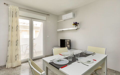 Abanicos: Interior Design, Pavimentazione, Pavimento, Mobilia, Soffitto, Appartamento, Camera, Casa, Sedia, Cucina & Sala Da Pranzo Tavolo