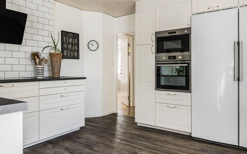 Ryedal: Cabinetry, Elettrodomestico Da Cucina, Elettrodomestico, Legna, Costruzione, Cucina, Interior Design, Controsoffitto, Casa, Pavimentazione