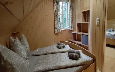 Reiter: Finestra, Mobilia, Costruzione, Comfort, Legna, Cabinetry, Interior Design, Telaio Del Letto, Shade, Pavimento
