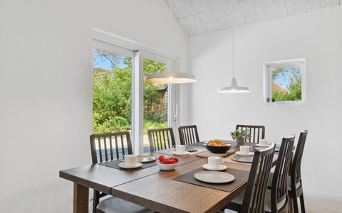 Hidde - 200M from the Sea: Soffitto, Pavimentazione, Interior Design, Pavimento, Materiale Composito, Mobilia, Ricorrere, Hotel, Design, Illuminazione Diurna